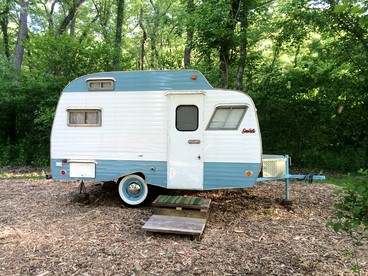 Amazing West Virginia Glamping Retreat for Groups on the Potomac River - Great Cacapon, West Virginia - glamping.directory