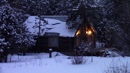 Deluxe Riverfront Cabin Rental near Taos Ski Valley in Questa, New Mexico - Questa, New Mexico - glamping.directory