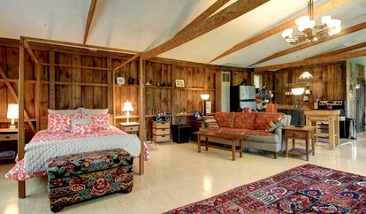 At One with Nature at Spacious, Inviting Luxury Studio in Woodstock, New York - New York, New York - glamping.directory