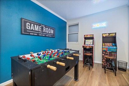 Luxury Mountain Retreat with Stargazing Dome, Hot Tub & Game Room in Oakhurst, California - Oakhurst, California - glamping.directory