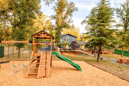 Luxury Mountain Retreat with Stargazing Dome, Hot Tub & Game Room in Oakhurst, California - Oakhurst, California - glamping.directory