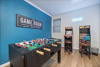 Luxury Mountain Retreat with Stargazing Dome, Hot Tub & Game Room in Oakhurst, California - Oakhurst, California - glamping.directory