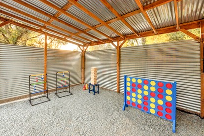 Luxury Mountain Retreat with Stargazing Dome, Hot Tub & Game Room in Oakhurst, California - Oakhurst, California - glamping.directory