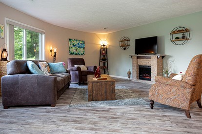 Unique Ohio Cottage for a Weekend Getaway in the Midwest - Perrysville, Ohio - glamping.directory