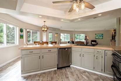 Unique Ohio Cottage for a Weekend Getaway in the Midwest - Perrysville, Ohio - glamping.directory
