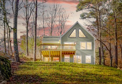 Modern Cabin with Beautiful Mountain Views in Intervale, New Hampshire - Intervale, New Hampshire - glamping.directory