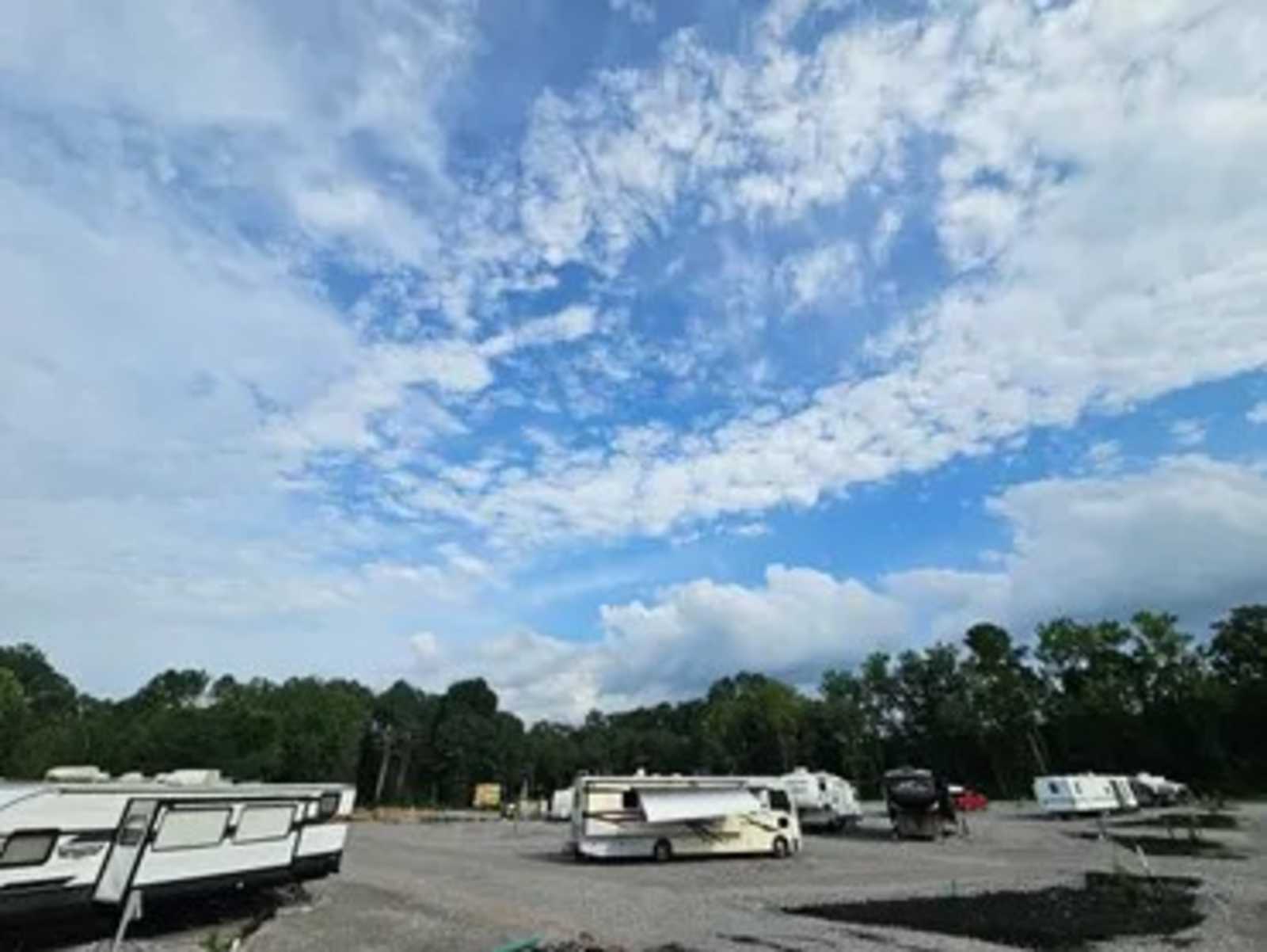 Fly South RV Campground - Cullman, Alabama - glamping.directory