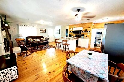 Lakefront Family Cabin with Jacuzzi, Fire Pit and Yard in Texas - Karnack, Texas - glamping.directory