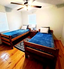 Lakefront Family Cabin with Jacuzzi, Fire Pit and Yard in Texas - Karnack, Texas - glamping.directory