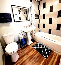 Lakefront Family Cabin with Jacuzzi, Fire Pit and Yard in Texas - Karnack, Texas - glamping.directory