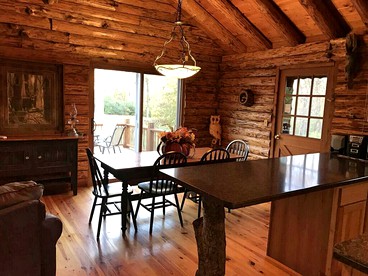 Charming Log Cabin Getaway with Private Hot Tub near Decatur, Illinois - Decatur, Illinois - glamping.directory