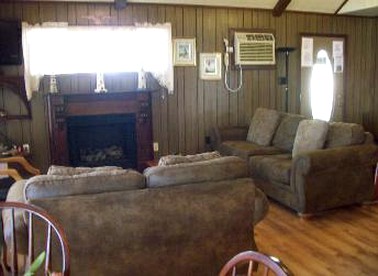 Charming Cabin Rental near a National Forest in Zwolle, Louisiana - Zwolle, Louisiana - glamping.directory