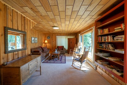 Charming Riverside Cabin with Deck Overlooking Madison River near Three Dollar Bridge in McAllister, Montana - Cameron, Montana - glamping.directory