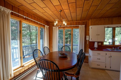 Charming Riverside Cabin with Deck Overlooking Madison River near Three Dollar Bridge in McAllister, Montana - Cameron, Montana - glamping.directory