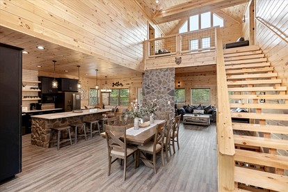 Unique, Custom-Designed Cabin with Hot-Tub Close to the Great Smoky Mountain National Park, Pigeon Forge in Tennesse - Sevierville, Tennessee - glamping.directory