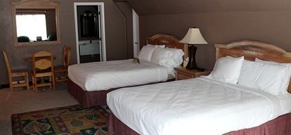 One-Bedroom Suite Lodging Perfect for Families on a Resort in Greer, Arizona - Greer, Arizona - glamping.directory