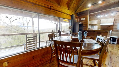 Idyllic Mountain Retreat with Jacuzzi and Stunning Views from the Deck in Townsend, Tennessee - Townsend, Tennessee - glamping.directory