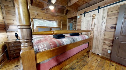Idyllic Mountain Retreat with Jacuzzi and Stunning Views from the Deck in Townsend, Tennessee - Townsend, Tennessee - glamping.directory