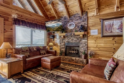 Cabin Retreat with Jacuzzi, Pool Table and Pool in Pigeon Forge, Tennessee - Pigeon Forge, Tennessee - glamping.directory