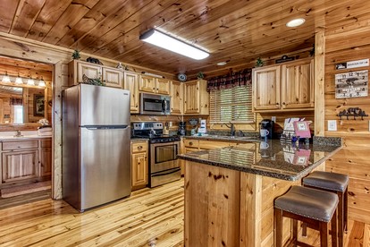 Cabin Retreat with Jacuzzi, Pool Table and Pool in Pigeon Forge, Tennessee - Pigeon Forge, Tennessee - glamping.directory