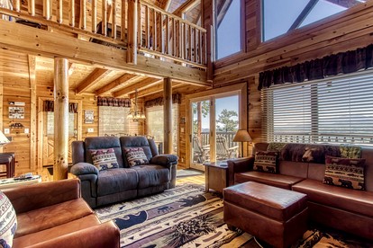 Cabin Retreat with Jacuzzi, Pool Table and Pool in Pigeon Forge, Tennessee - Pigeon Forge, Tennessee - glamping.directory