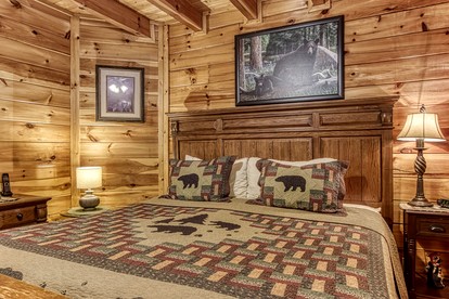 Cabin Retreat with Jacuzzi, Pool Table and Pool in Pigeon Forge, Tennessee - Pigeon Forge, Tennessee - glamping.directory