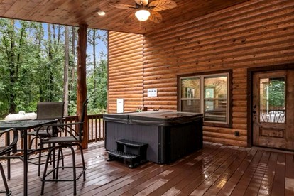 Luxury Lodge with Hot Tub, Pool & Game Room near Broken Bow Lake – Hochatown, OK - Broken Bow, Oklahoma - glamping.directory