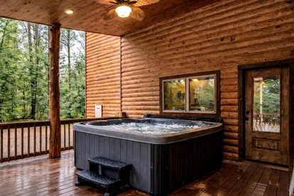 Luxury Lodge with Hot Tub, Pool & Game Room near Broken Bow Lake – Hochatown, OK - Broken Bow, Oklahoma - glamping.directory