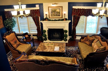 Luxurious Bed and Breakfast Vacation Rental for Large Groups in East Texas - Huntington, Texas - glamping.directory