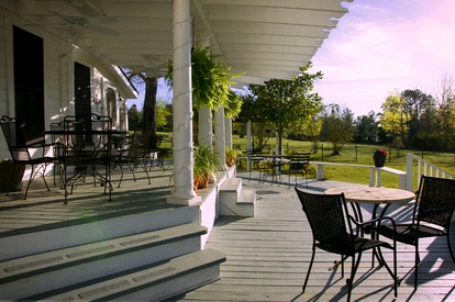 Luxurious Bed and Breakfast Vacation Rental for Large Groups in East Texas - Huntington, Texas - glamping.directory