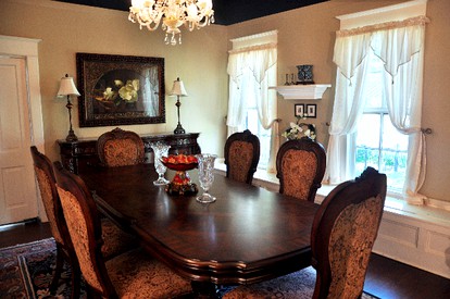 Luxurious Bed and Breakfast Vacation Rental for Large Groups in East Texas - Huntington, Texas - glamping.directory