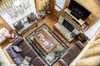 Charming Mountain Cabin with Hot-Tub and Spectacular Views in Sevierville, Tennessee - Sevierville, Tennessee - glamping.directory