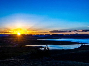 Dream Stream Retreat on the Water in Eleven Mile State Park, Florissant, CO - Florissant, Colorado - glamping.directory