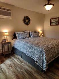 Cozy Pet-Friendly Cabin in Hyde Park, Vermont - Perfect for a Nature Escape near the Green River Reservoir State Park - Hyde Park, Vermont - glamping.directory