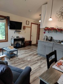 Cozy Pet-Friendly Cabin in Hyde Park, Vermont - Perfect for a Nature Escape near the Green River Reservoir State Park - Hyde Park, Vermont - glamping.directory