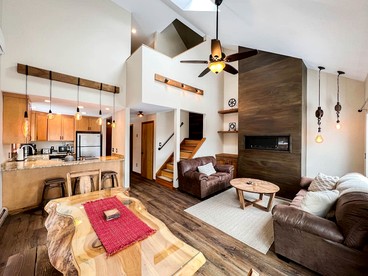 Wonderful Spacious Cabin with Serene Mountain Views in Bartlett, New Hampshire - Bartlett, New Hampshire - glamping.directory