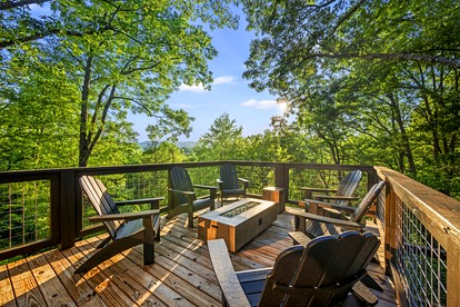 Incredible Cabin with Breathtaking Views Nestled in the Trees in Gatlinburg, Tennessee - Gatlinburg, Tennessee - glamping.directory