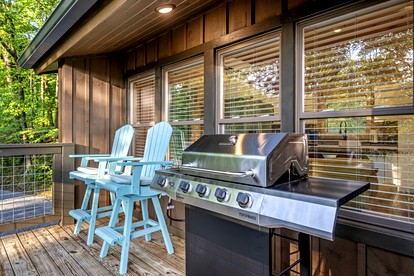 Incredible Cabin with Breathtaking Views Nestled in the Trees in Gatlinburg, Tennessee - Gatlinburg, Tennessee - glamping.directory