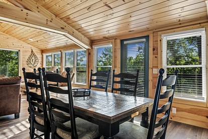 Incredible Cabin with Breathtaking Views Nestled in the Trees in Gatlinburg, Tennessee - Gatlinburg, Tennessee - glamping.directory