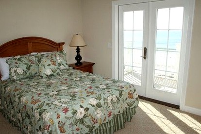 Beachfront Cottage with Pool near Intracoastal Waterway in Holden Beach, North Carolina - Holden Beach, North Carolina - glamping.directory