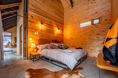 All-Inclusive Mountain Cabin Retreat with Chef & Epic Alpine Views in Truckee, California - Truckee, California - glamping.directory