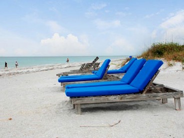 Spacious Accommodation Rental with a Private Balcony near Clearwater, Florida - Indian Rocks Beach, Florida - glamping.directory