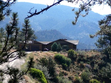 Three-Bedroom Cabin for Rent with Immaculate Views in Buena Vista, Colorado - Buena Vista, Colorado - glamping.directory