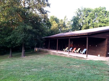 Spacious Cabin Rental for Large Groups near Onondaga Cave State Park in Missouri - glamping.directory