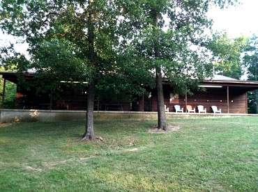 Spacious Cabin Rental for Large Groups near Onondaga Cave State Park in Missouri - Steelville, Missouri - glamping.directory