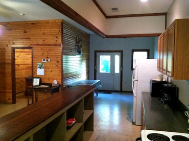 Spacious Cabin Rental for Large Groups near Onondaga Cave State Park in Missouri - Steelville, Missouri - glamping.directory