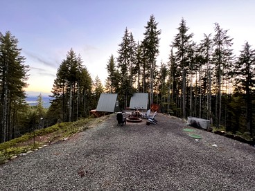 Beautiful Peaceful Cabin with Sauna, Outdoor Living Space and Lake Views in Hoodsport, Washington - Hoodsport, Washington - glamping.directory