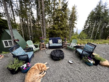 Beautiful Peaceful Cabin with Sauna, Outdoor Living Space and Lake Views in Hoodsport, Washington - Hoodsport, Washington - glamping.directory