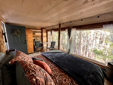 Beautiful Peaceful Cabin with Sauna, Outdoor Living Space and Lake Views in Hoodsport, Washington - Hoodsport, Washington - glamping.directory