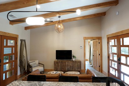 Wayah House Perfect for Family Glamping in Bryson City, NC - Bryson City, North Carolina - glamping.directory